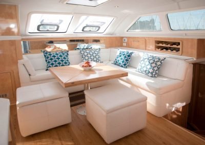Royal Cape Catamarans, Majestic 530 Sallon